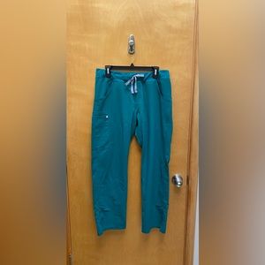 Women’s FIGS Kade Cargo Scrub Pant (L) in Hunter Green with Light Grey Ties